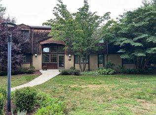 85 River Rd APT C4, Essex, CT 06426