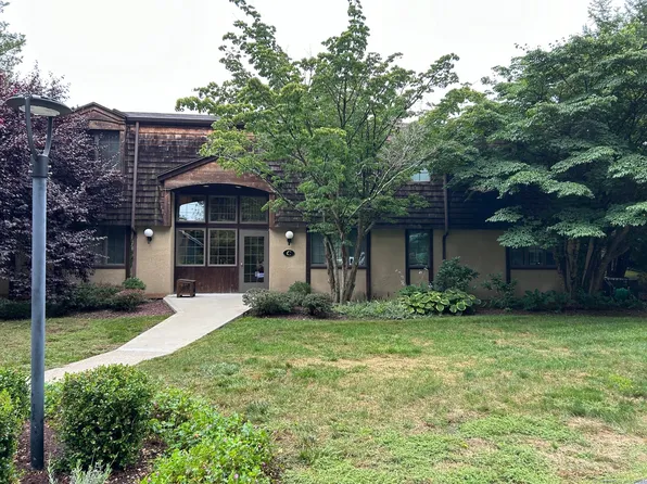 85 River Road APT C4, Essex, CT 06426
