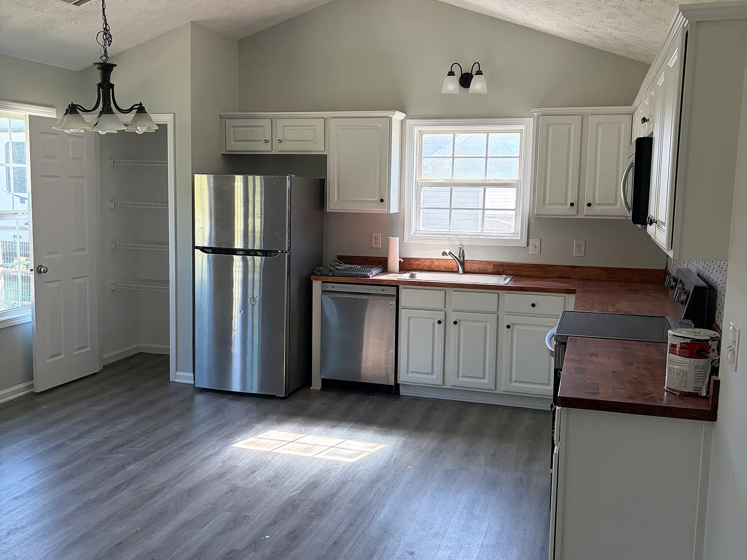 3 bed, 1400 sqft, $1,800 — Photo 3