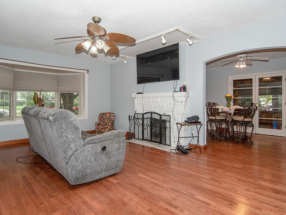 106 S Bungalow Pl, Pontiac, IL 61764 Zillow