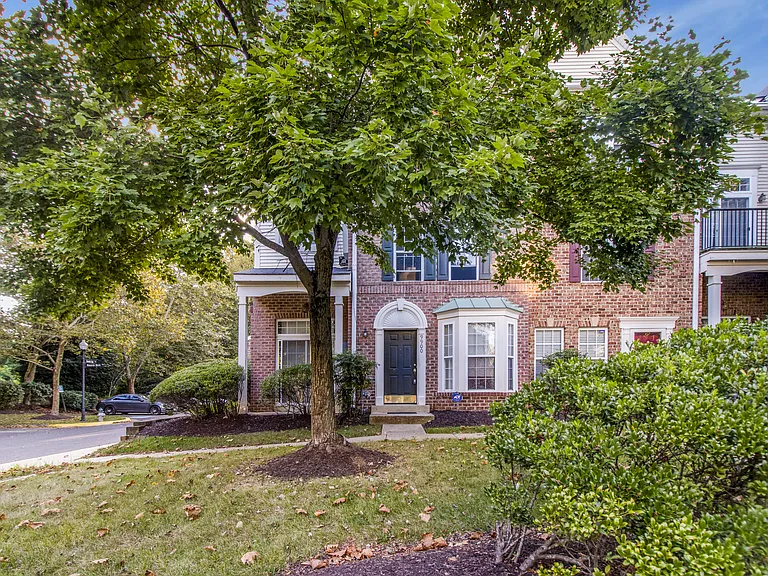 9900 Sassafras Ln — Photo 2