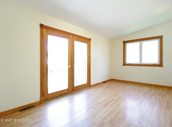 5th image of 3054 W 114th St