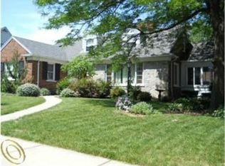 1500 Torrey Rd, Grosse Pointe Woods, MI 48236