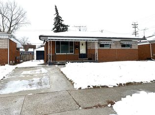 7218 Superior Ave, Center Line, MI 48015