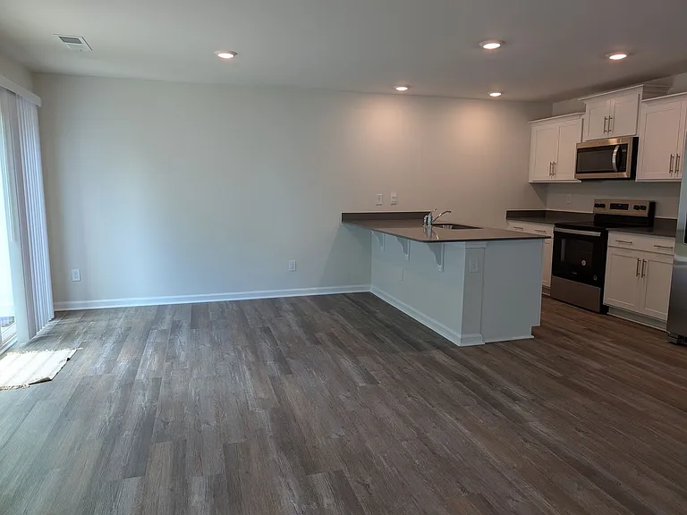 5132 Hyrule Dr — Photo 3