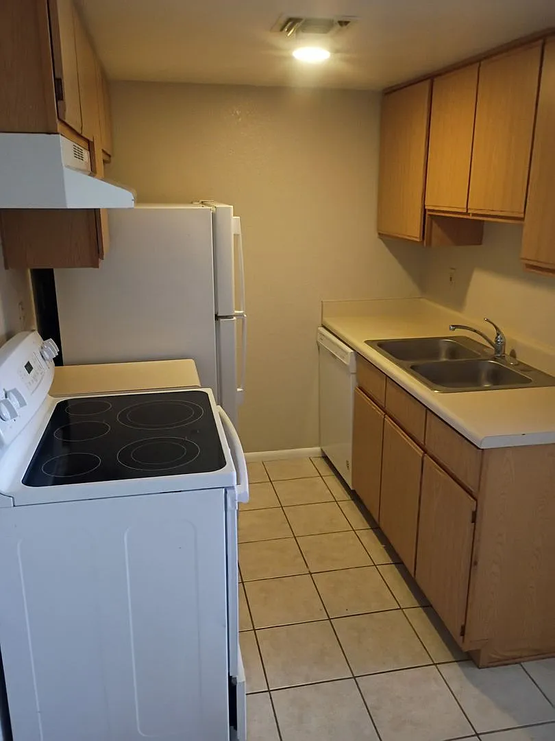 Mammoth Apartments — Photo 1