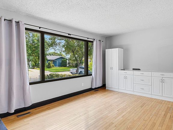 4th image of 9216 93rd St