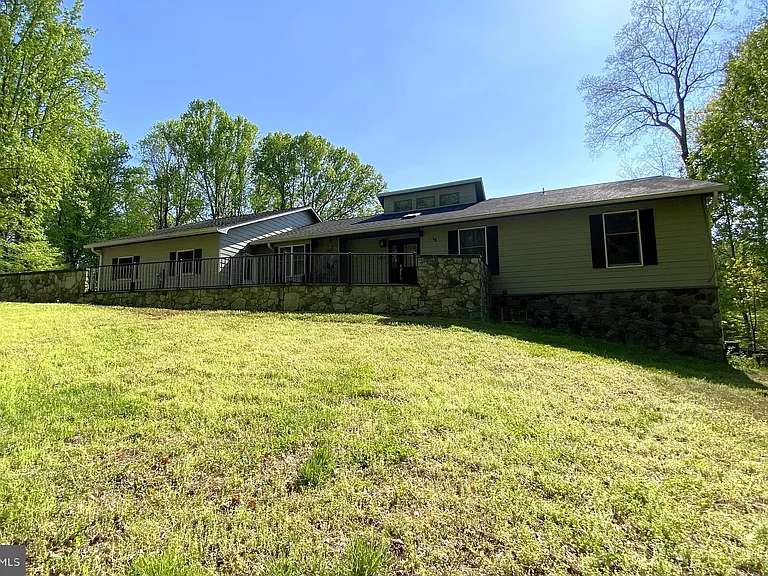 1251 Hinton Dr — Photo 8