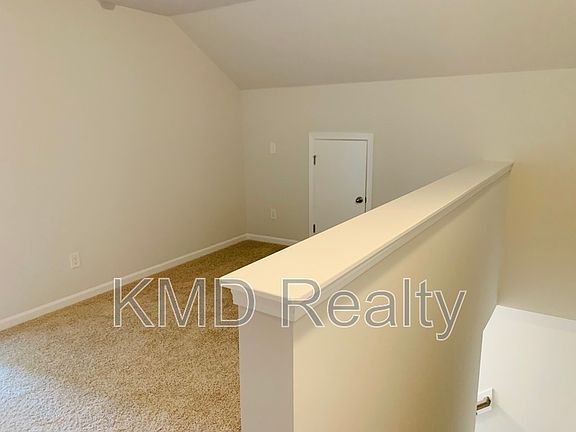 4th image of 202 Canina Ln