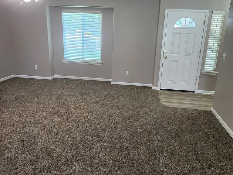 3360 Southwood Dr — Photo 11