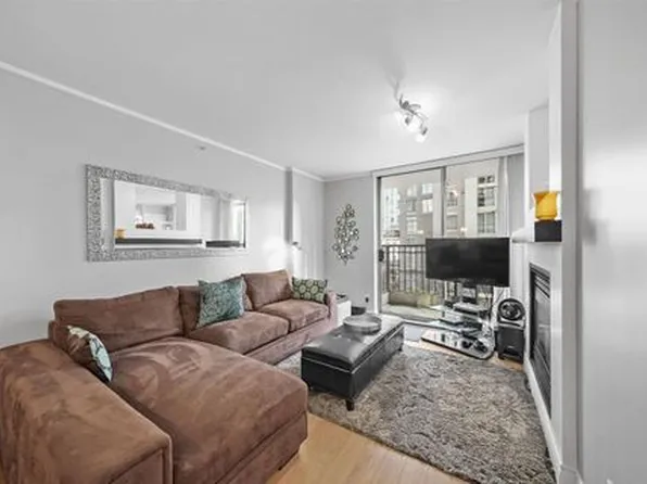 989 Richards St #605, Vancouver, BC V6B 6R6