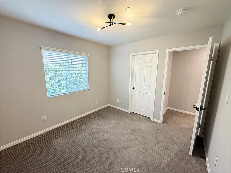 1124 S Mayflower Ave — Photo 12