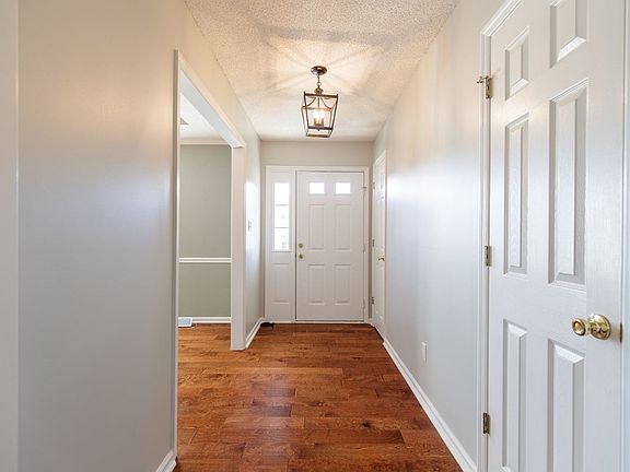 5th image of 3923 Sweetwater Dr