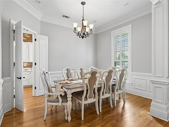 2nd image of 216 Merion Cir