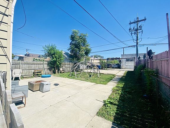3rd image of 3105 N Sawyer Ave