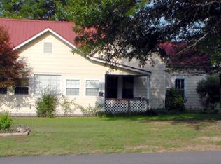 32 Oak Dr, Hull, GA 30646