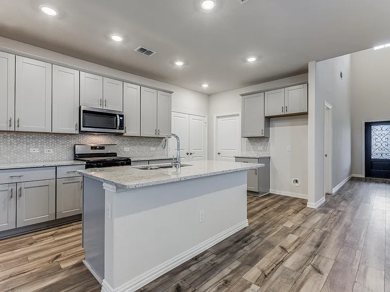 5011 Bellhurst Dr — Photo 4