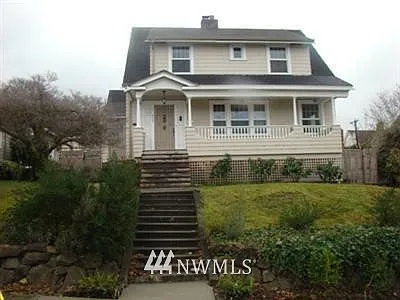512 N E Street photo 1