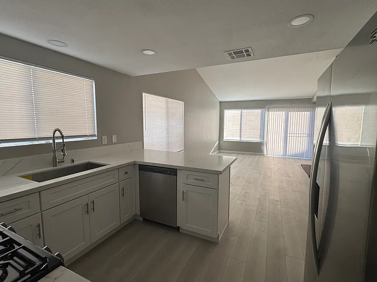 7447 Palermo Ave — Photo 9