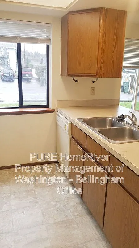2 bed, 1.0 bath, $1,600 — Photo 2