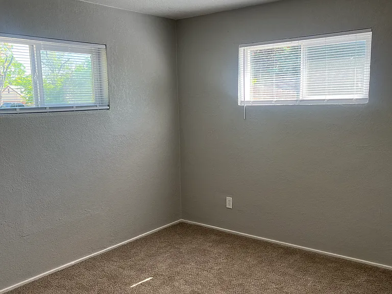 1240 Russell Blvd — Photo 10