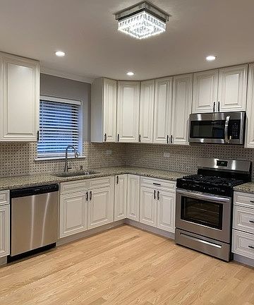 4th image of 8224 Knox Ave #1