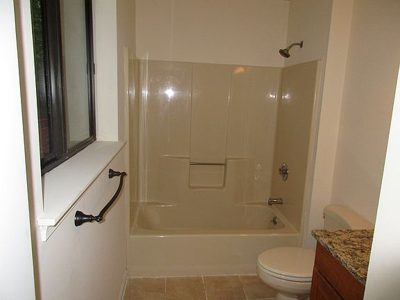 4th image of 25 Wildwood Dr