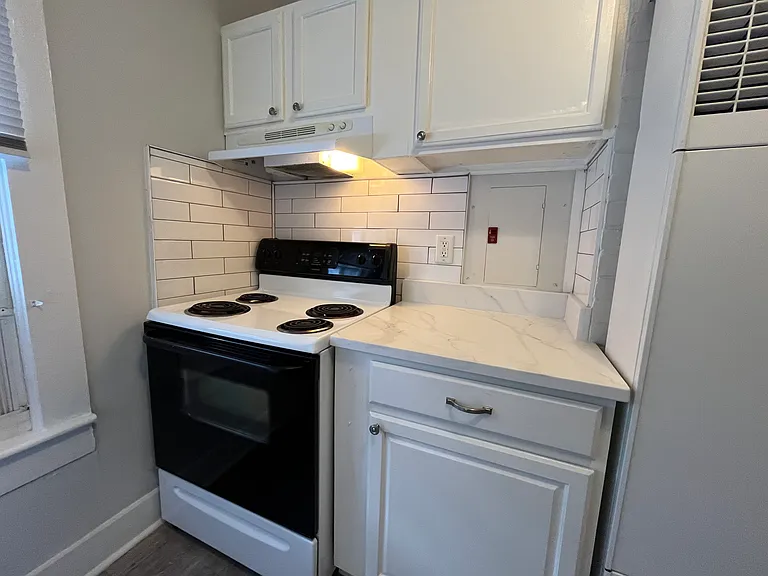 310 N Bennett St — Photo 8