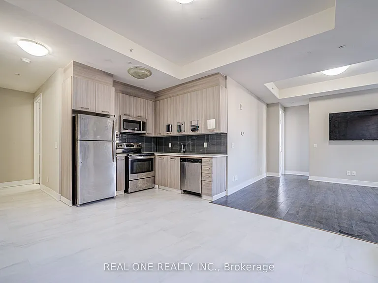 150 Main St W #409 — Photo 4