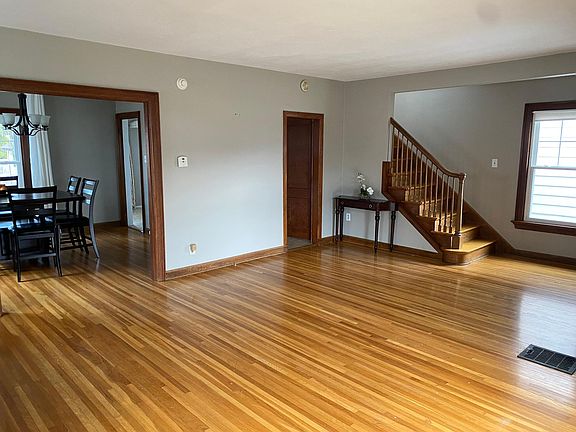 4th image of 38 E Jeffrey Pl