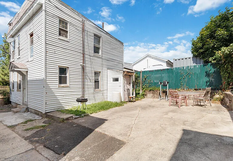 16 Montrose Ter — Photo 18