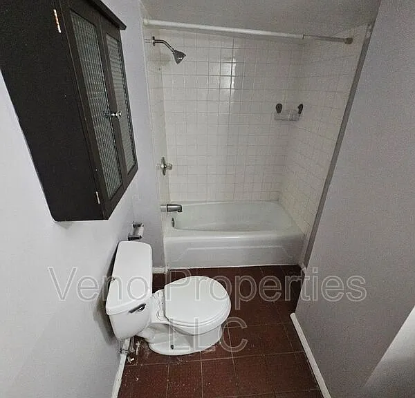 293 Hudson Ave #G — Photo 9