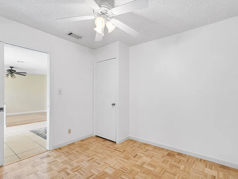 4619 Gladiator Cir — Photo 25
