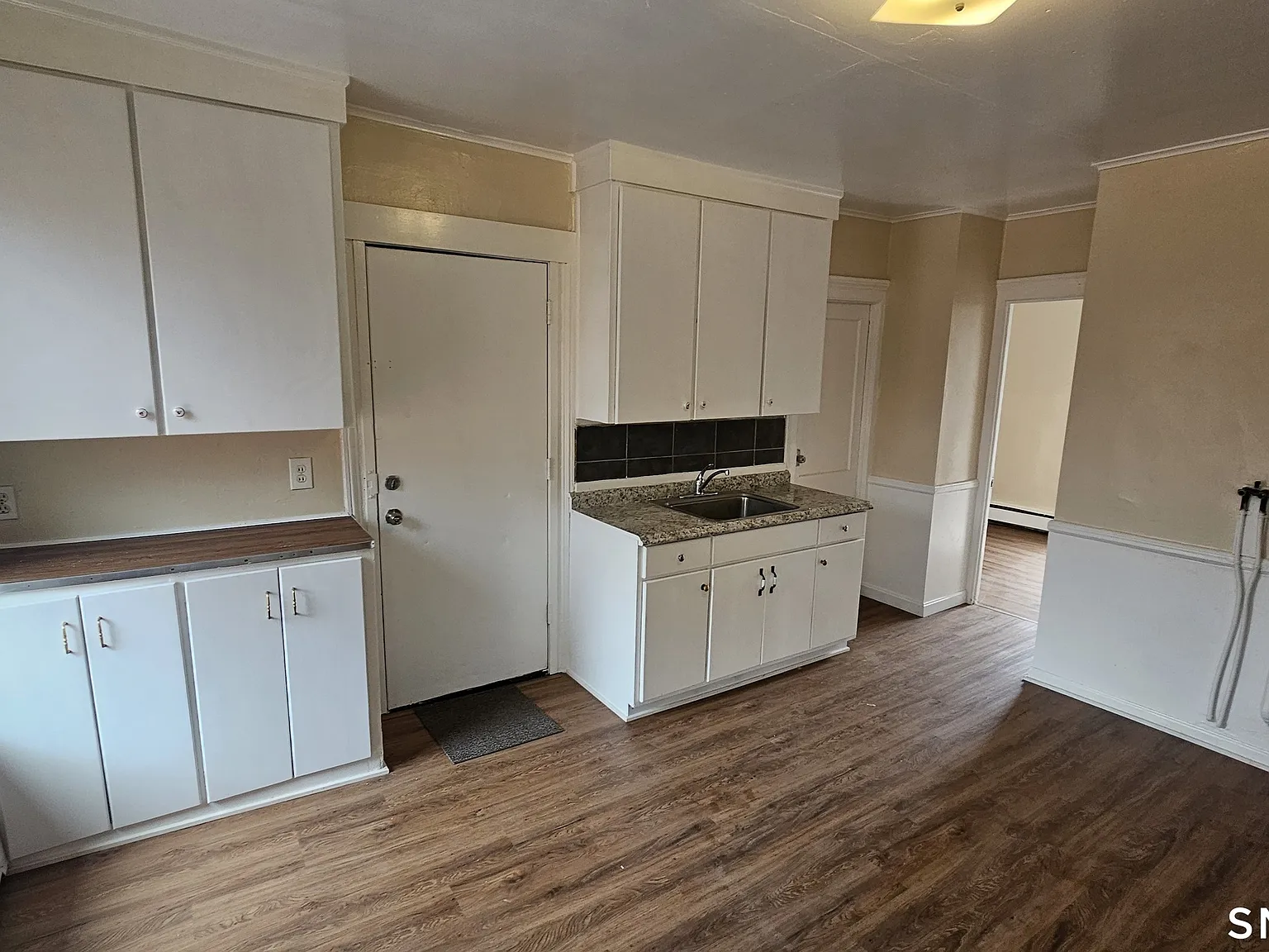 3 bed, 1.0 bath, 3588 sqft, $1,800 — Photo 3