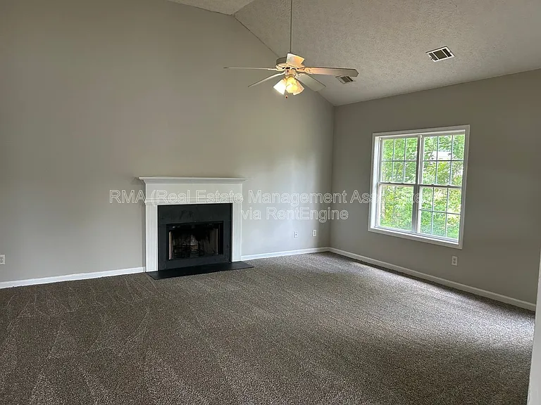 216 Sammy Cir — Photo 2
