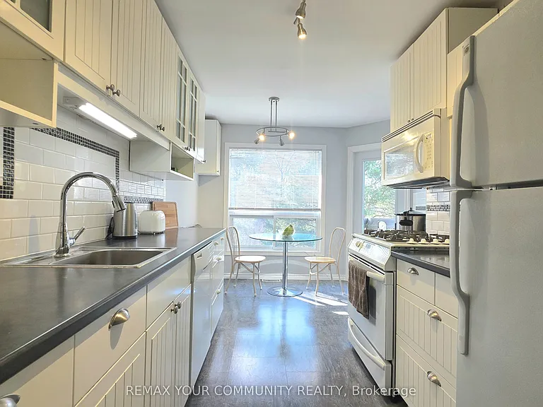 210 Highland Cres #19 — Photo 9