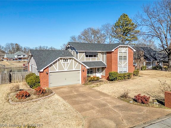 2nd image of 8905 Canterbury Cv