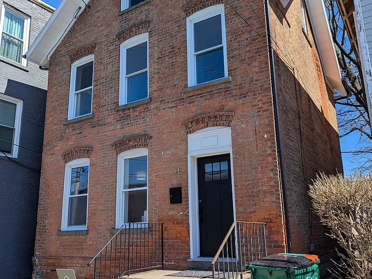 6 S Cedar St — Photo 1