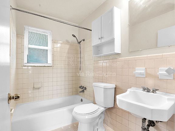 5th image of 1716 Bonnyville Blvd APT 4
