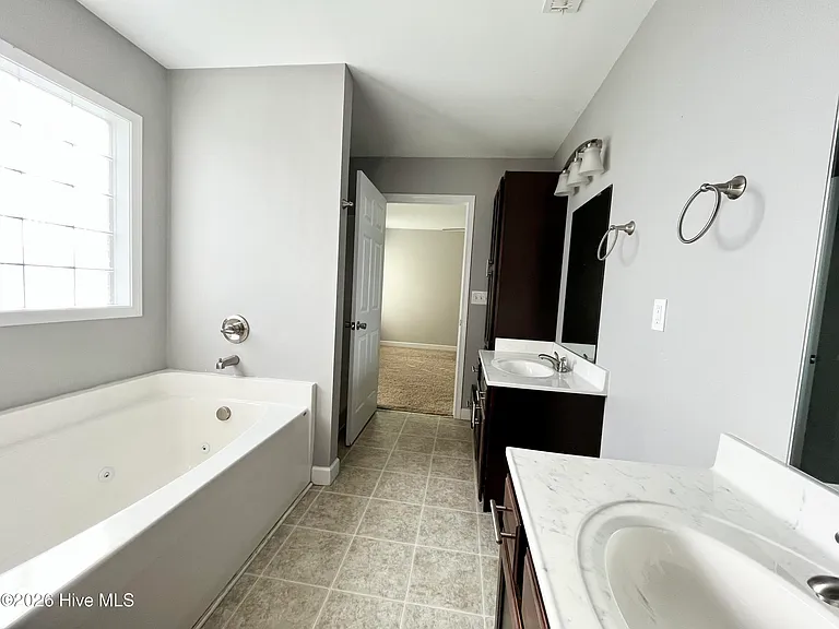 108 Oakwood Dr — Photo 10