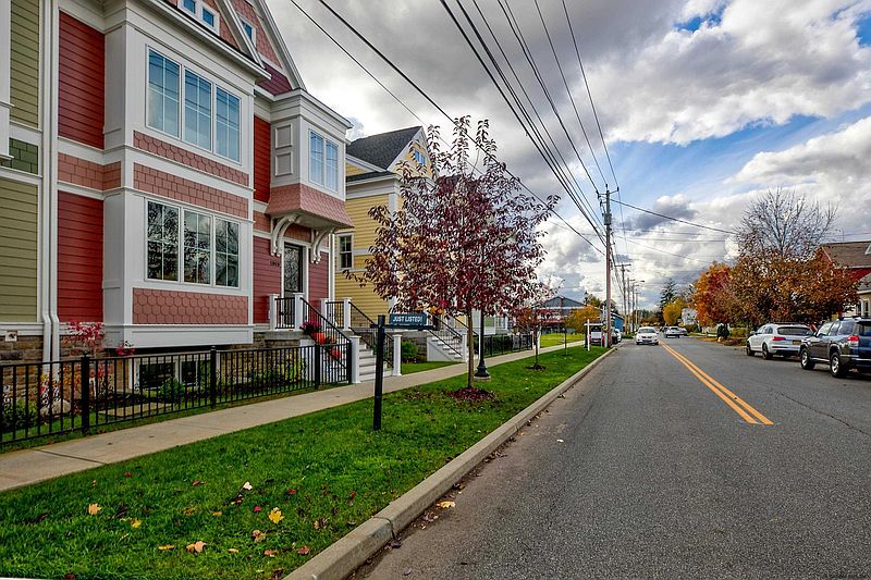 4th image of 106B DIVISION Street