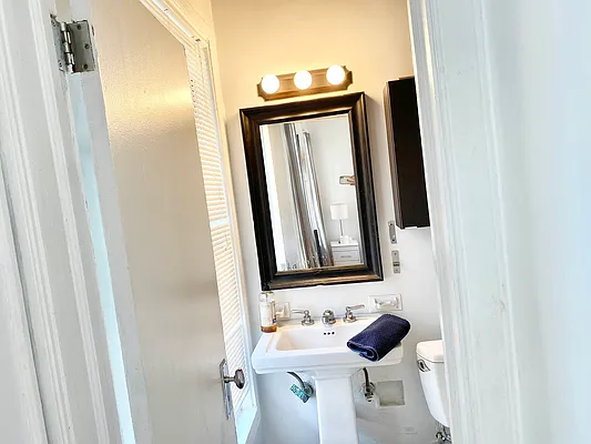 Rented by Strike Realty NY, LLC | media 11