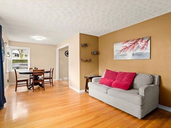 4th image of 3 Brookway Dr