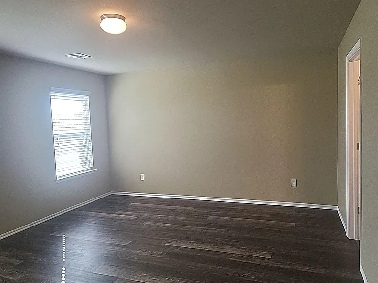 SW 16th St — Photo 25