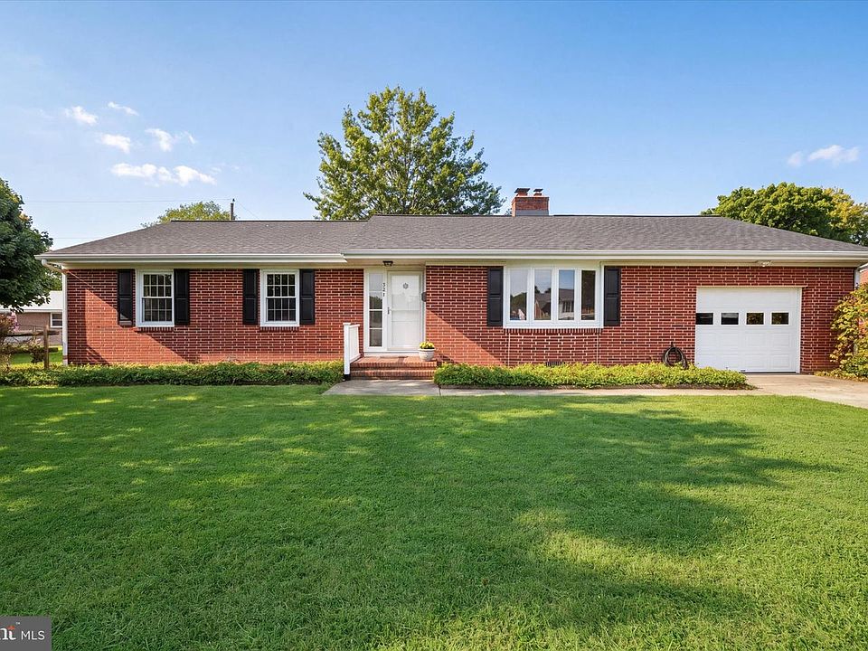 1st image of 321 Tyler Ln
