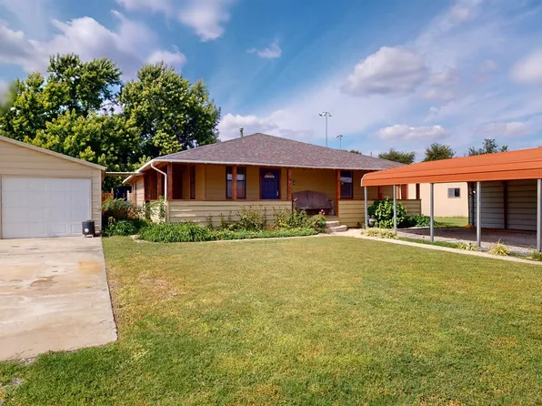 717 S Main St, Mooreland, OK 73852