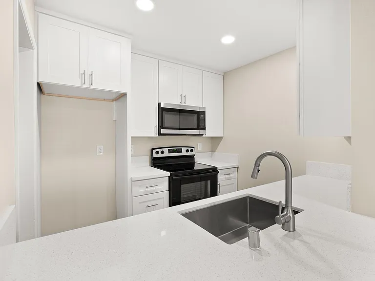 Concorde Apartments - Riverside, CA — Photo 28