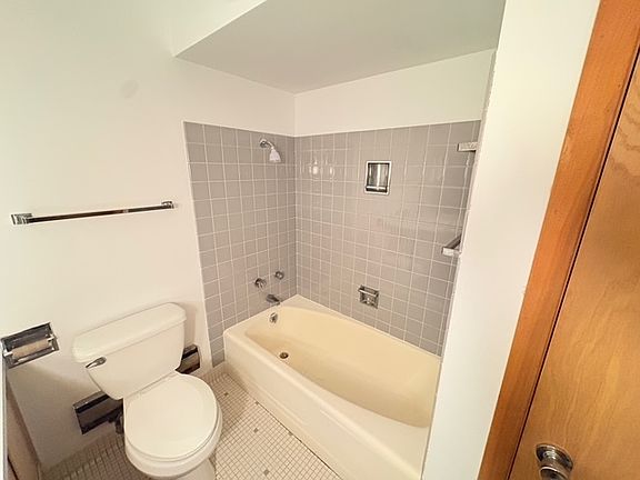 5th image of 1334 Oakland Dr
