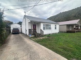 110 Surface St, East Bank, WV 25067