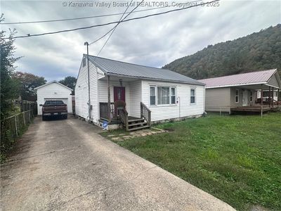110 Surface St, East Bank, WV, 25067